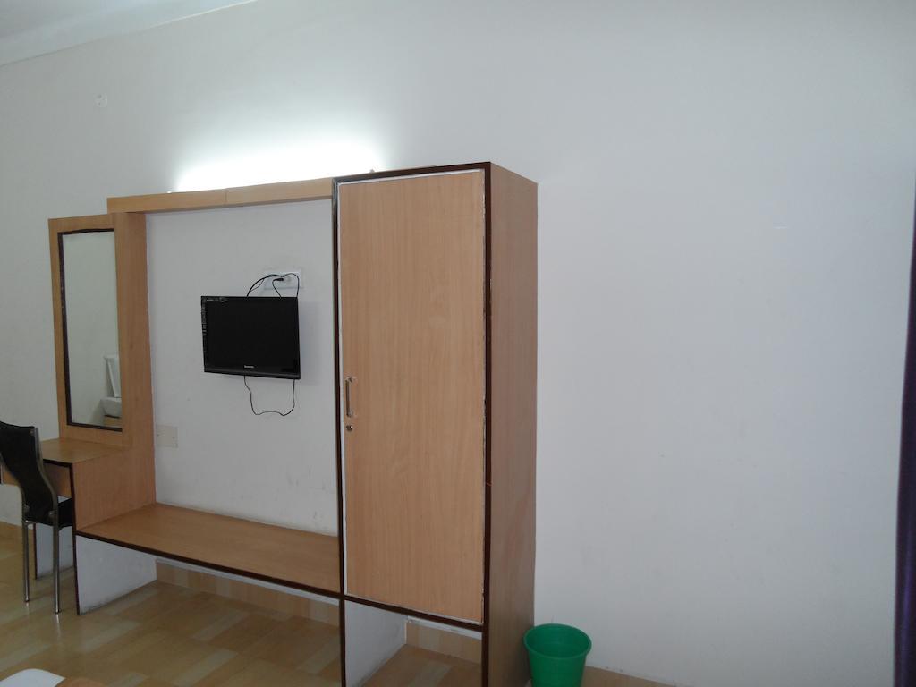 Hotel Pasuparthy Residency Tirupati Eksteriør billede